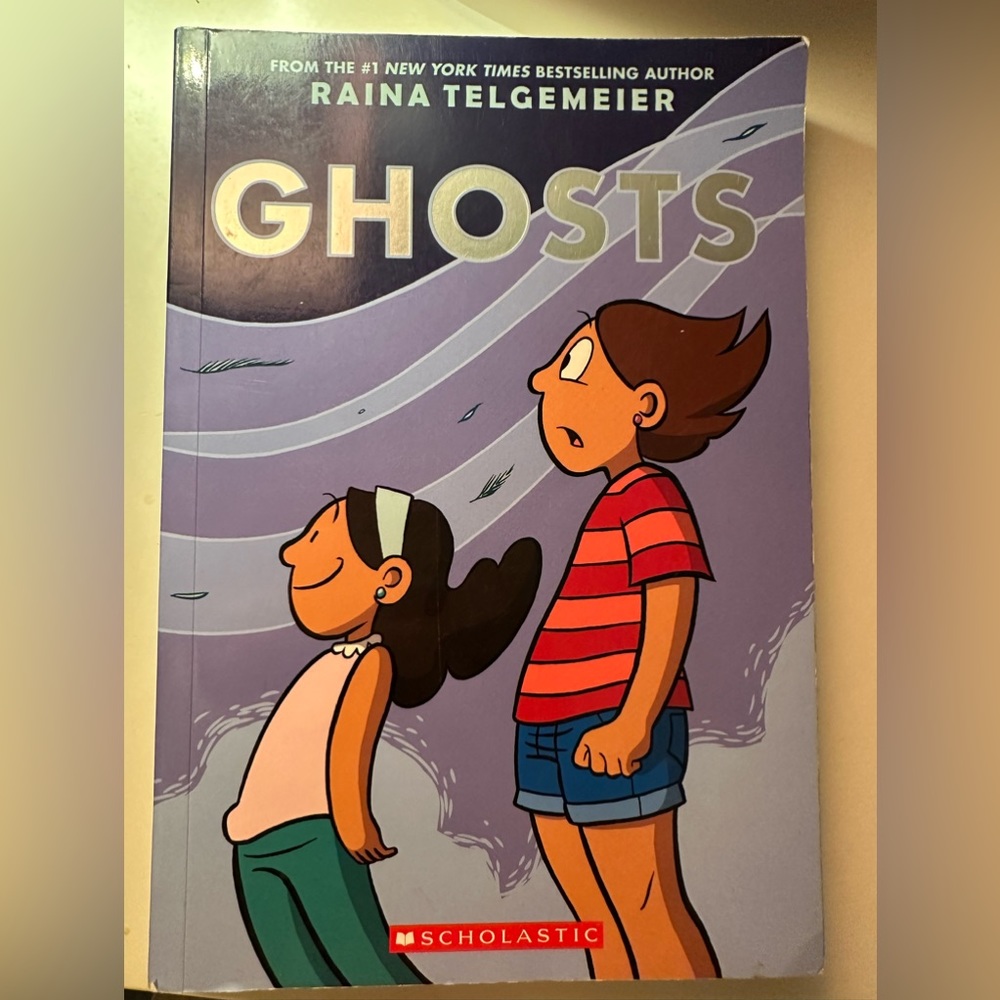 Ghost book, Raina Telgemeier